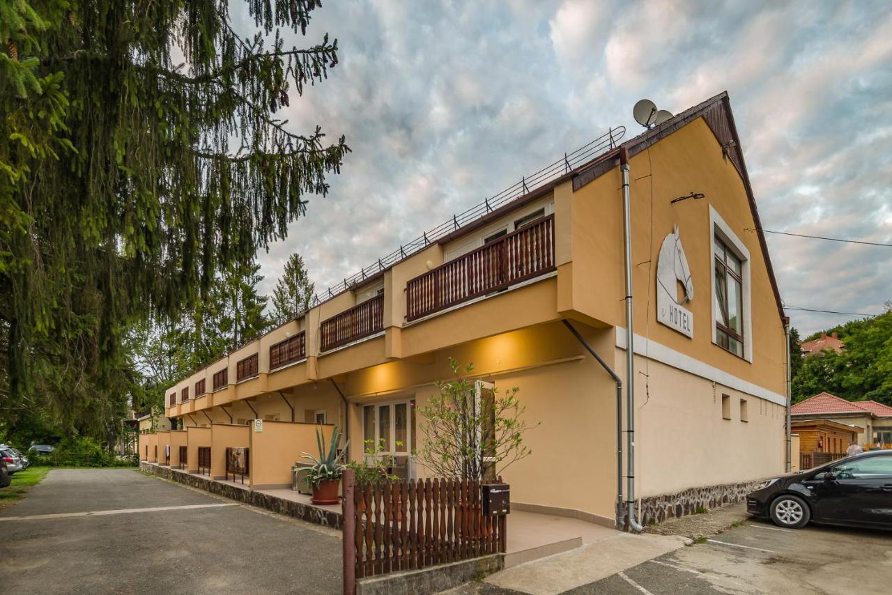 Lipicai Hotel Es Etterem Szilvásvárad Buitenkant foto