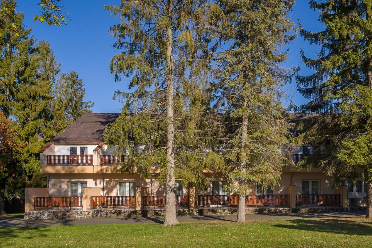 Lipicai Hotel Es Etterem Szilvásvárad Buitenkant foto