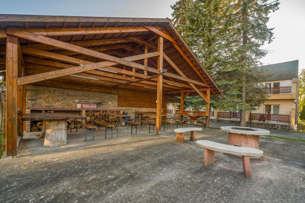 Lipicai Hotel Es Etterem Szilvásvárad Buitenkant foto