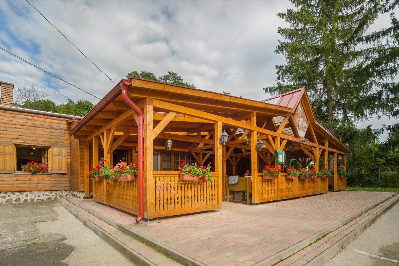 Lipicai Hotel Es Etterem Szilvásvárad Buitenkant foto