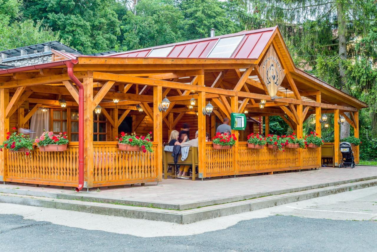 Lipicai Hotel Es Etterem Szilvásvárad Buitenkant foto