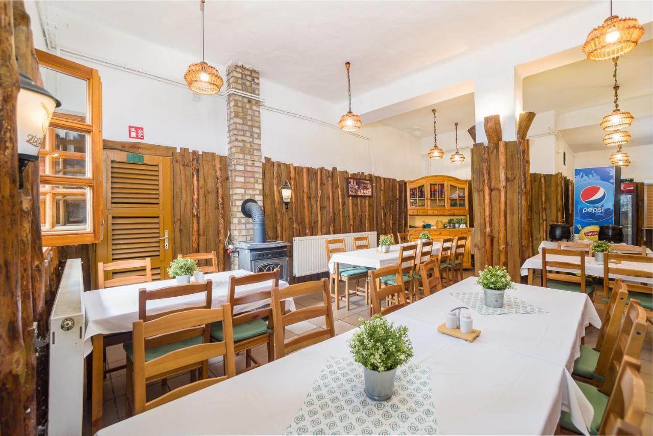 Lipicai Hotel Es Etterem Szilvásvárad Buitenkant foto