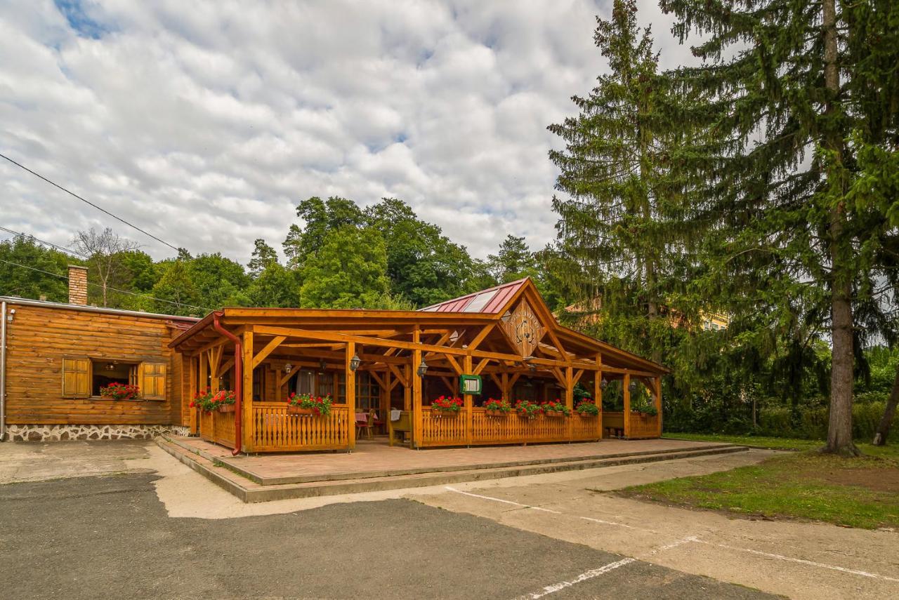 Lipicai Hotel Es Etterem Szilvásvárad Buitenkant foto