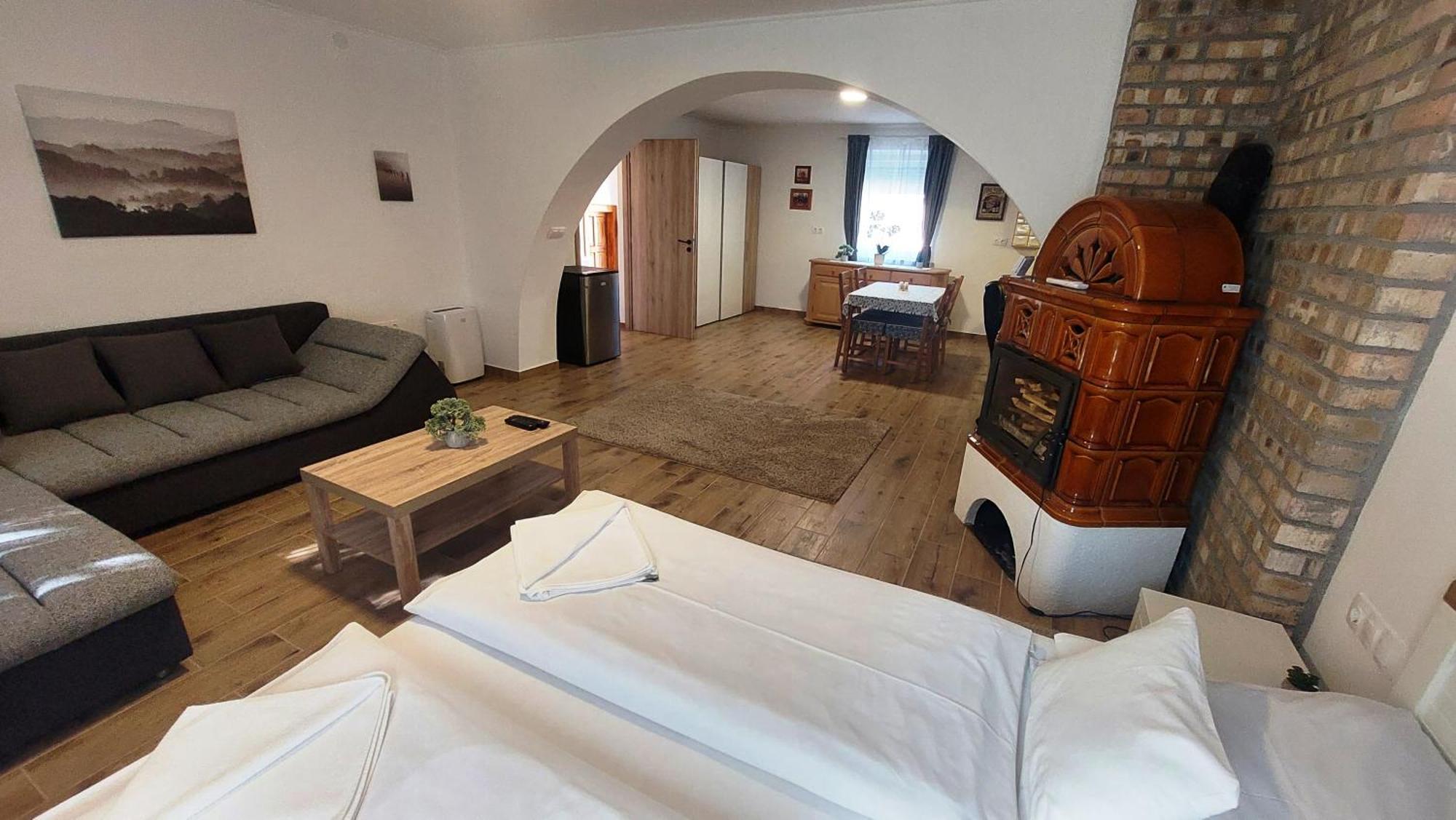 Lipicai Hotel Es Etterem Szilvásvárad Buitenkant foto