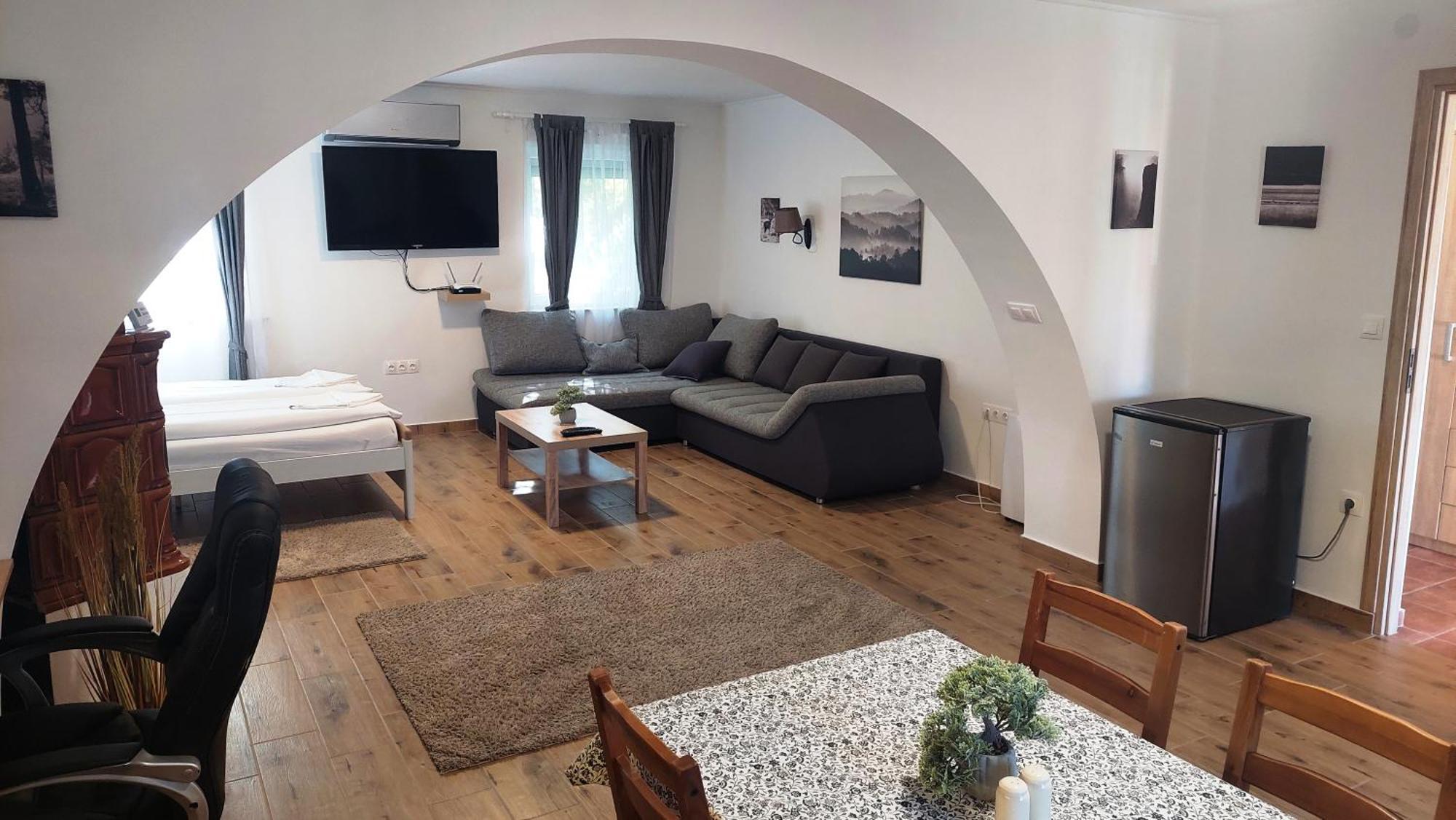 Lipicai Hotel Es Etterem Szilvásvárad Buitenkant foto