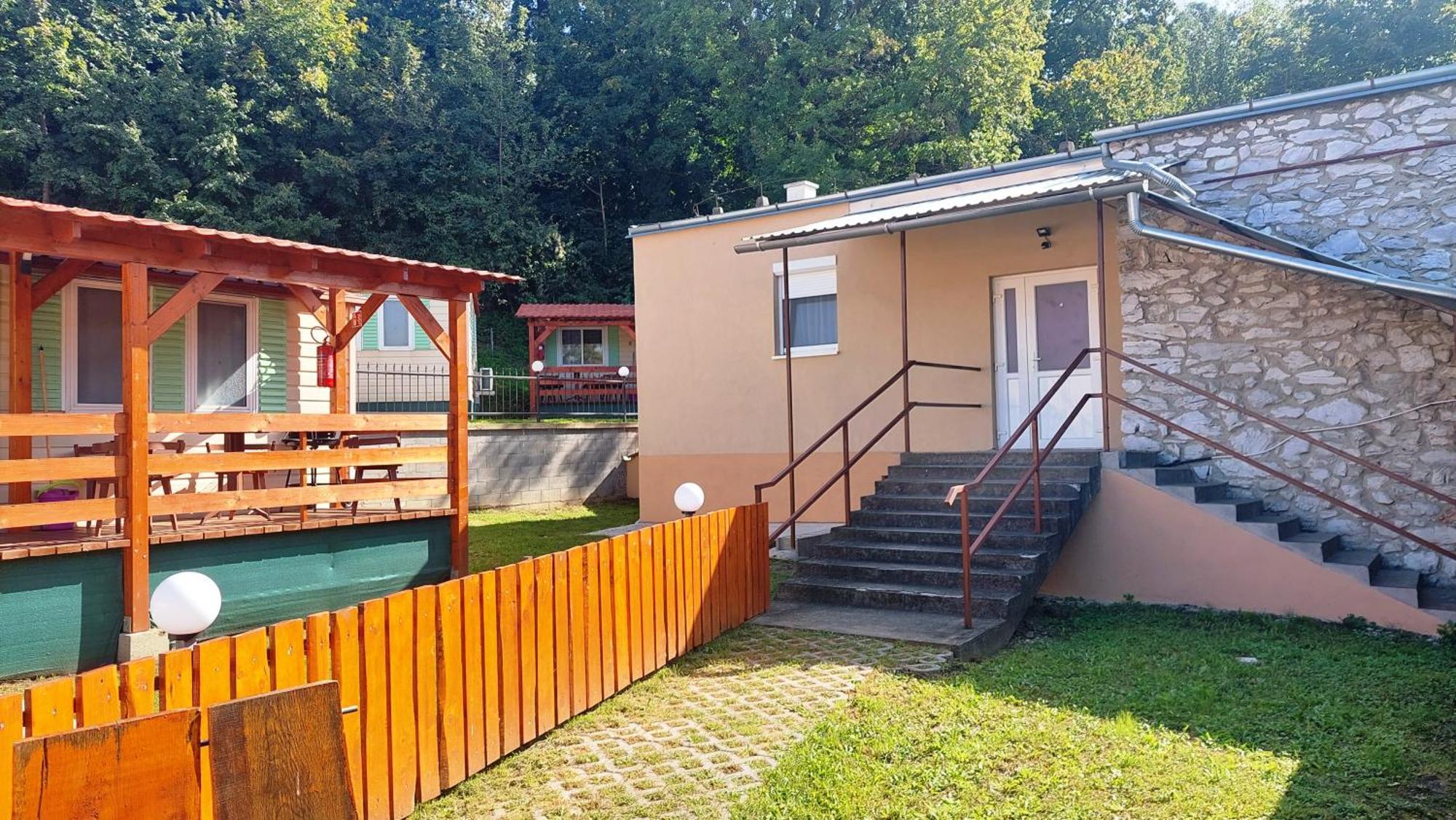 Lipicai Hotel Es Etterem Szilvásvárad Buitenkant foto